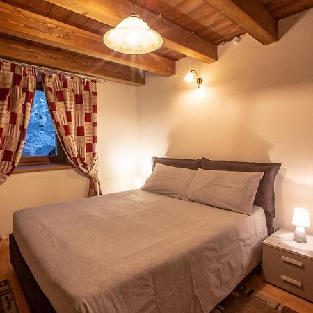 Les Greniers Appartements Aosta Exterior foto
