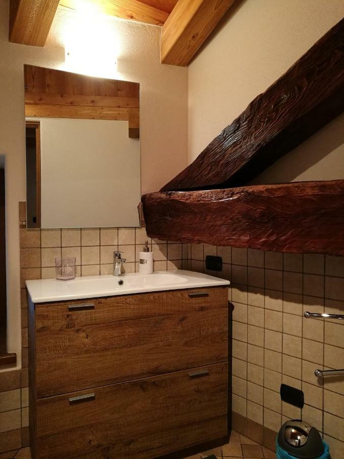 Les Greniers Appartements Aosta Exterior foto