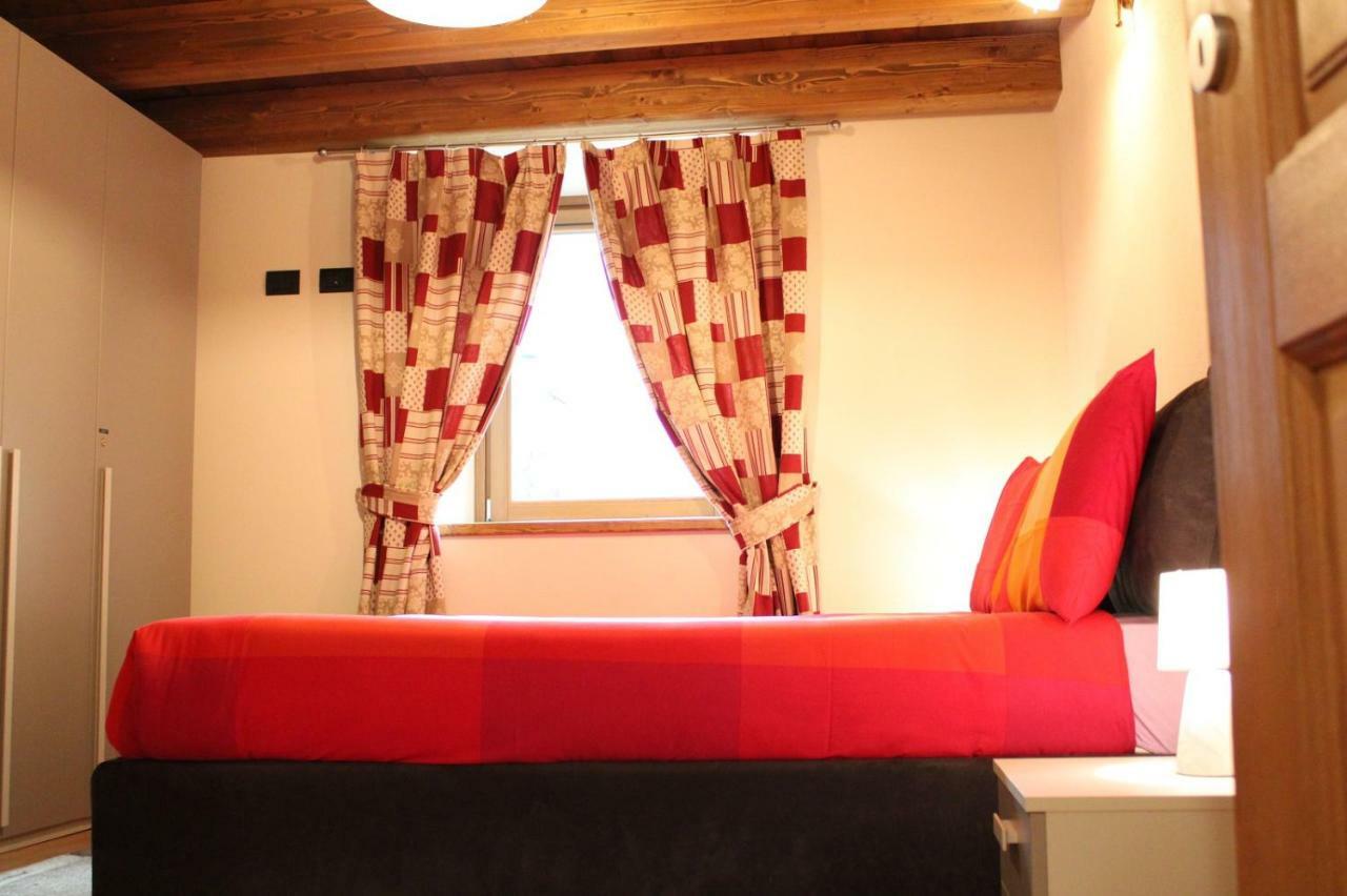 Les Greniers Appartements Aosta Exterior foto